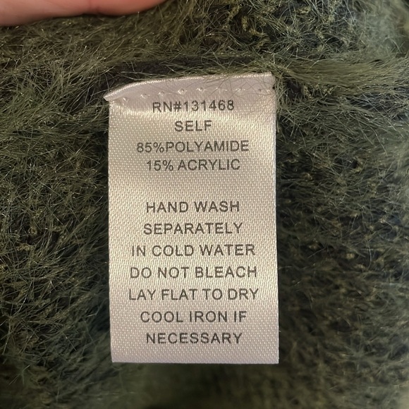 Fate DailyLook Women’s Sweater Small Green Camo Mock Neck Fuzzy Contemporary - Picture 12 of 17